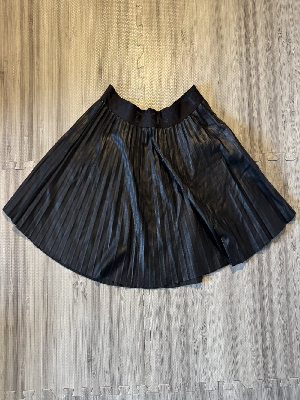 DKNY Women's Black Pleated Faux Leather Miniskirt